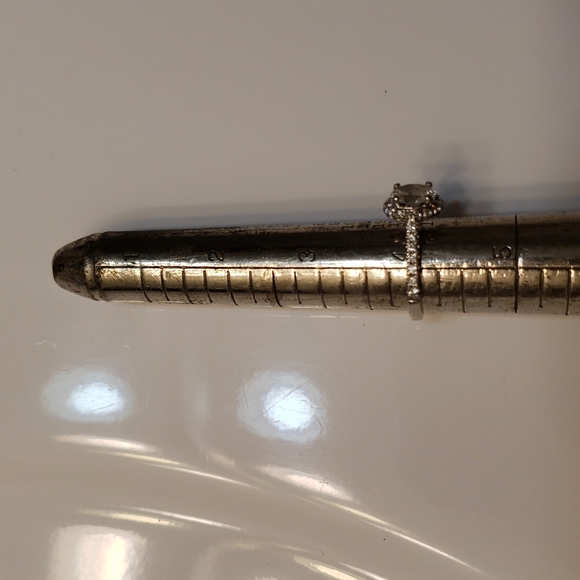 Jared Oval Diamond Halo 14k white gold engagement ring - Picture 9 of 17